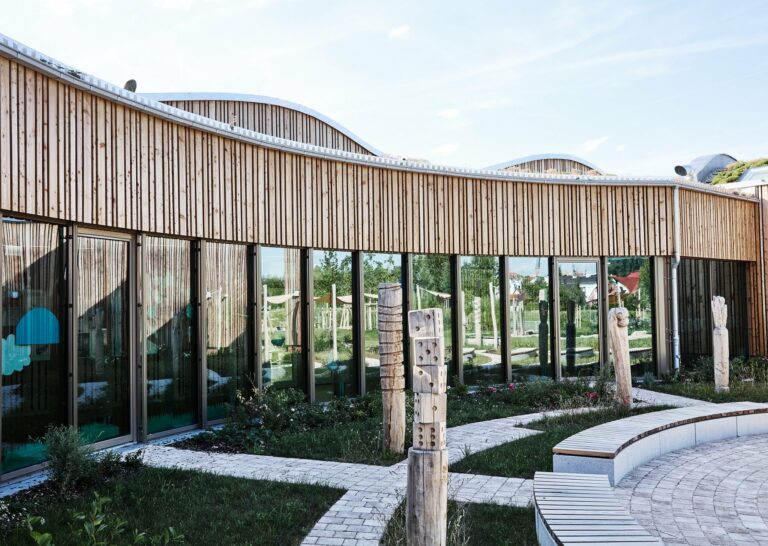 04_Außenansicht Kita_Hof_compressed